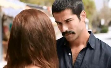 Бурак озчивит любовь похожа на тебя. На что похожа любовь. Бурак озчивит и фахрие эвджен. Бурак озчивит и фахрие эвджен. Фахрие эвджен и бурак.