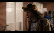    /    / Stranger Things - 5 , 1  "  .  / Chapter One: The Crawl"
