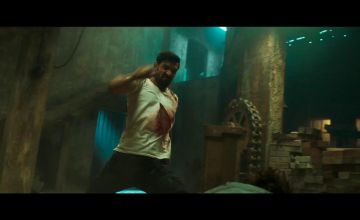 Джон абрахам смеется. Злодей возвращается 2022. Злодей возвращается 2022. Злодей возвращается фильм 2022. Злодей возвращается 2022.