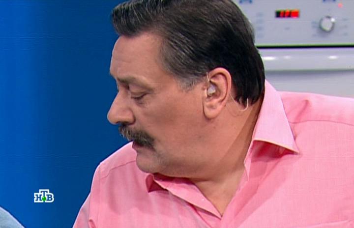 кулинарный поединок нтв 2002. кулинарный поединок с дмитрием назаровым. кулинарный поединок с василием емельяненко. кулинарный поединок с дмитрием назаровым. дмитрий назаров нтв кулинарный поединок.