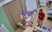 мужик раскритиковал 16-летнюю девушку